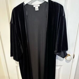 URBAN Romantics Classic Black Top